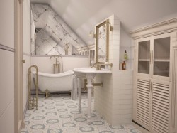 Podkrovná kúpeľňa v provence štýle s voľne stojacou vaňou, zdobeným zrkadlom, svetlou skriňou a dekoratívnou vzorovanou dlažbou