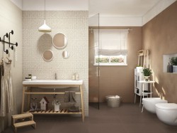 Vzdušná kúpeľňa s mozaikovou stenou, umývadlom na jednoduchej drevenej konštrukcii, sklenenou sprchovou zástenou a závesným WC a bidetom