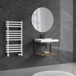 Minimalistický kút so šedým kameňodekorom, okrúhlym zrkadlom, bielym umývadlom na kovovej konštrukcii a bielym rebríkovým radiátorom