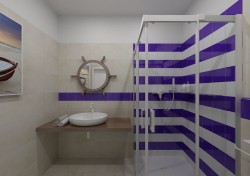 Kúpeľňa s béžovými obkladmi a výraznými fialovými pruhmi v sprche, drevenou doskou pod umývadlom a okrúhlym zrkadlom v štýle lodného kormidla