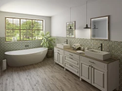 Priestranná vidiecka kúpeľňa s voľne stojacou vaňou pri okne, obklady s mozaikou, bielym nábytkom s dvoma umývadlami a závesnými svetlami nad skrinkou