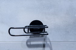 HOPA - Drôtený držiak toaletného papiera na nalepenie 3M, čierna farba (KD02091719)