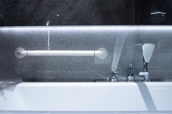 OLSEN SPA - Madlo pre invalidov, 60 cm, biela farba (KD02331415)